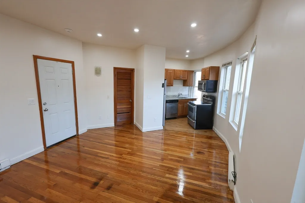 1 Kenilworth St, Roxbury