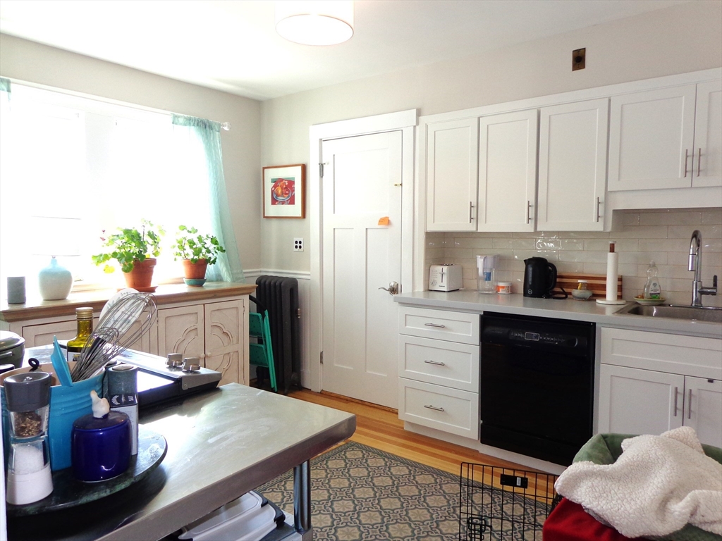 8 Holden Rd, Belmont