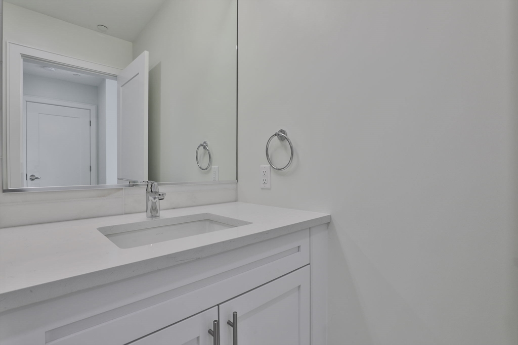 301 Border St, East Boston