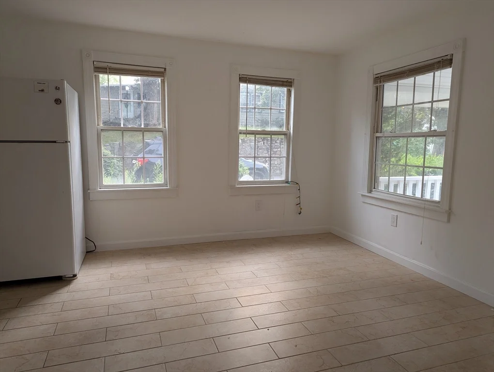 144 Lake Shore Dr, Weymouth