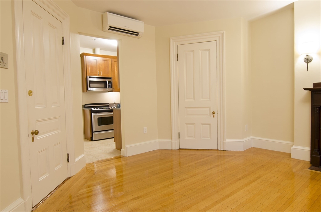 404 Marlborough St, Back Bay