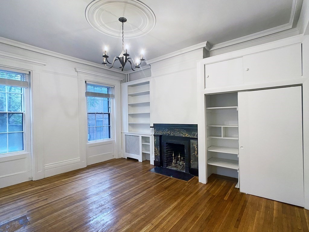 109 Charles St, Beacon Hill