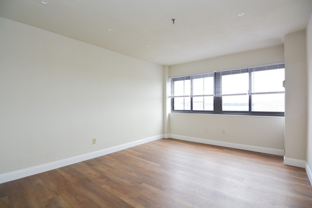 95 Audubon Rd, Wakefield