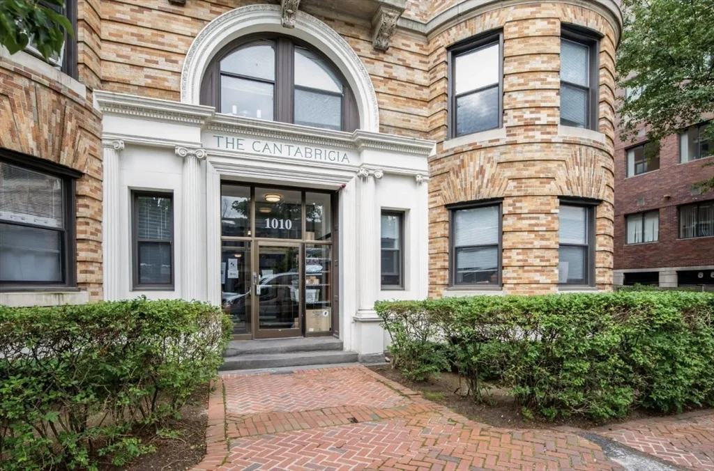 1010 Massachusetts Ave, Riverside