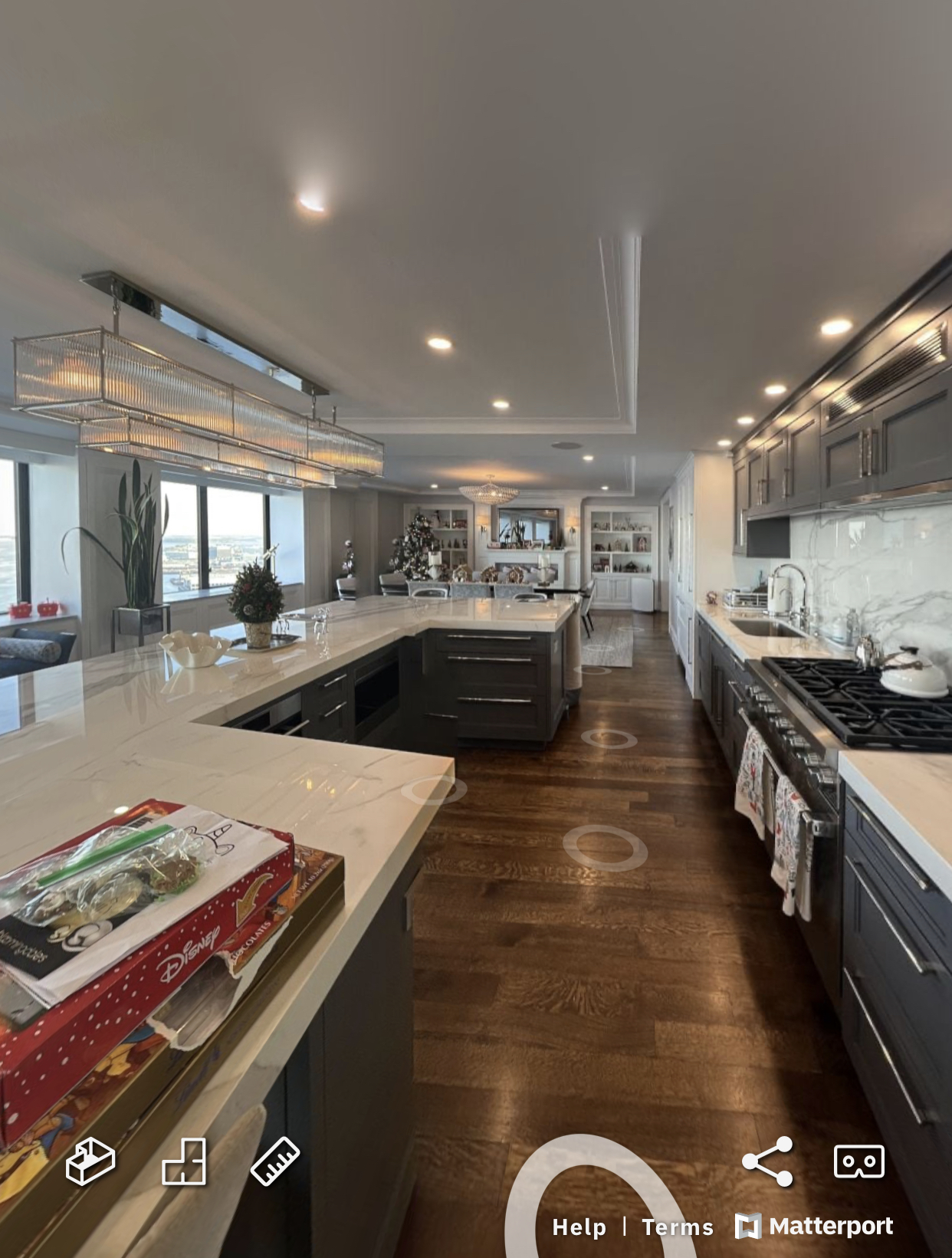 85 East India Row, Downtown