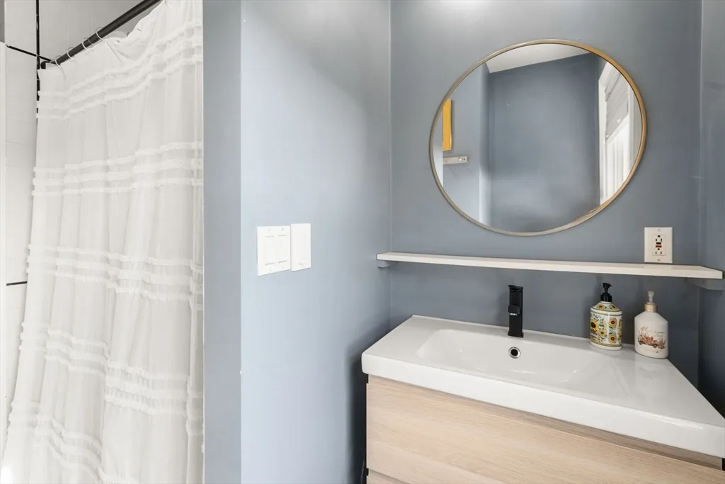 118 Franklin St, Brookline Village