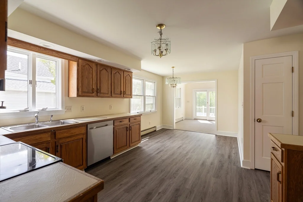 99 Garfield Ave, Woburn