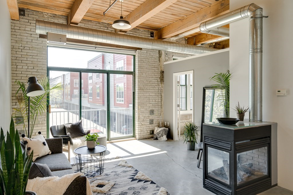 43 Charlton, Everett