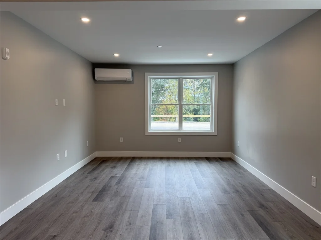 251 Sladen St, Dracut