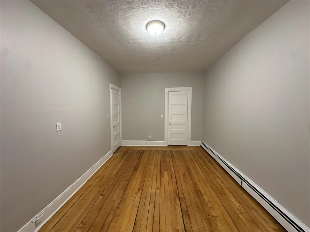 39 Forest St, Roxbury