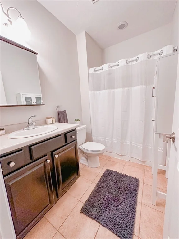 2 N Main St, Mansfield