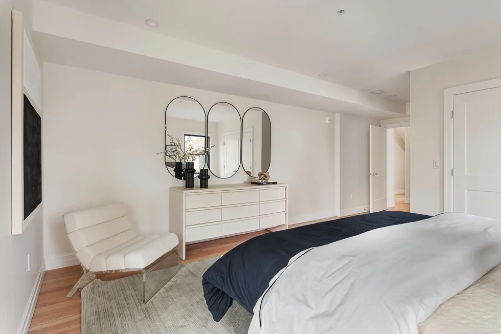 72 Hyde Park Ave, Jamaica Plain