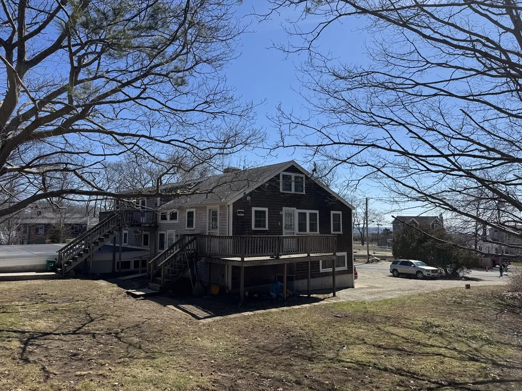 80 Thatcher Rd, Long Beach