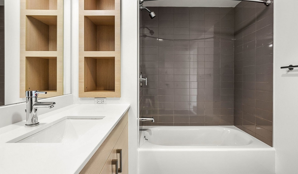 99 Kneeland St, Chinatown