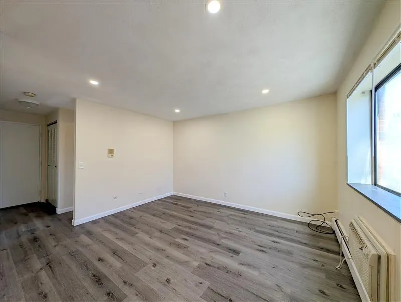 86 Newbury St, Teele Square