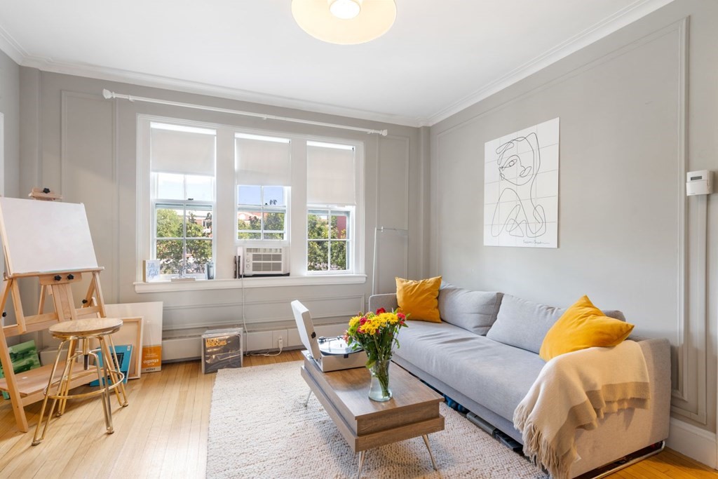 988 Memorial Dr, Harvard Square