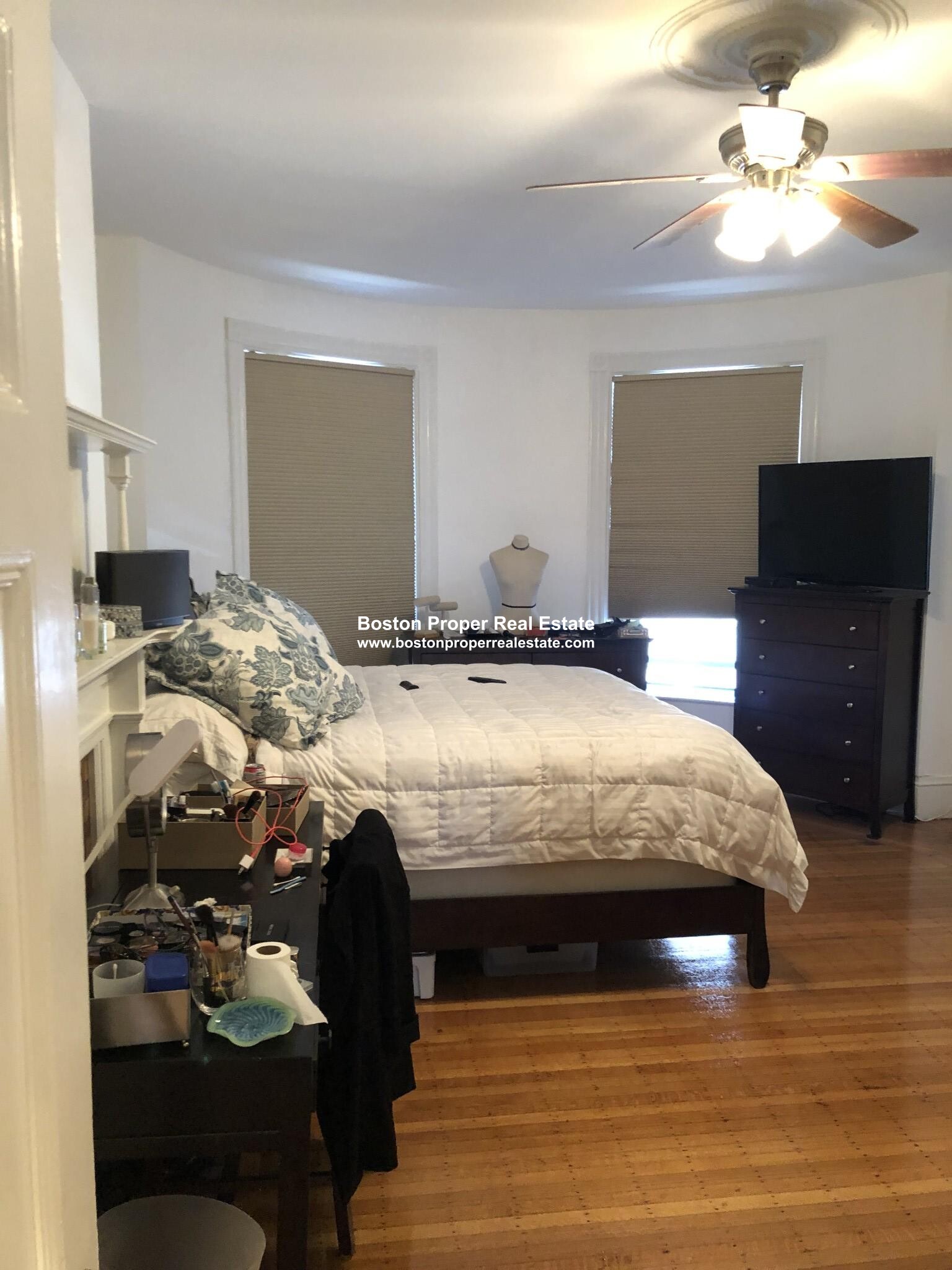 918 Beacon St, Fenway