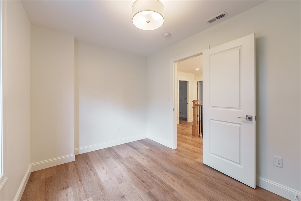 23 Moore St, Agawam