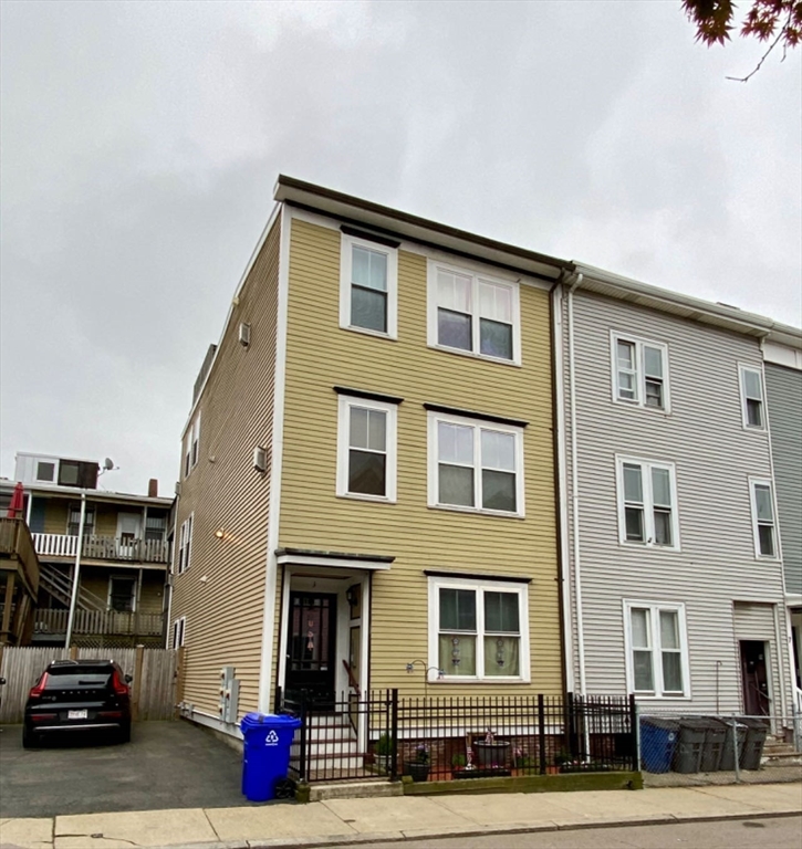 3 Leeds St, South Boston