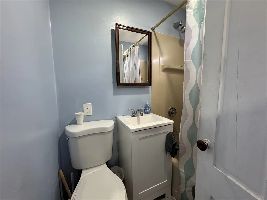 631 Walnut St, Fall River