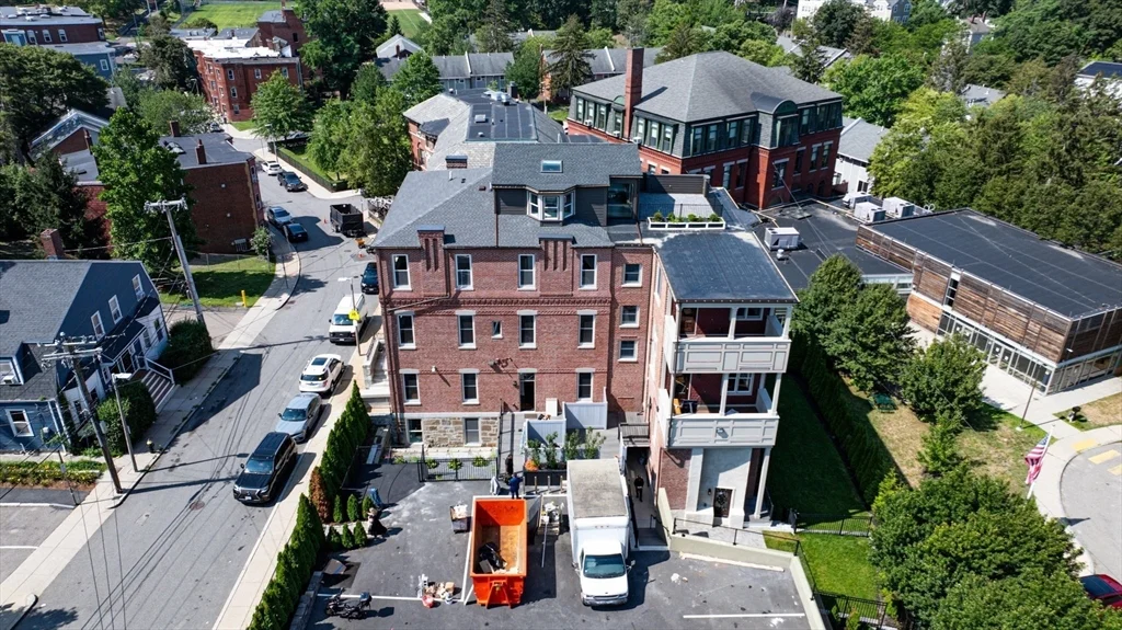 85 Regent St, Roxbury