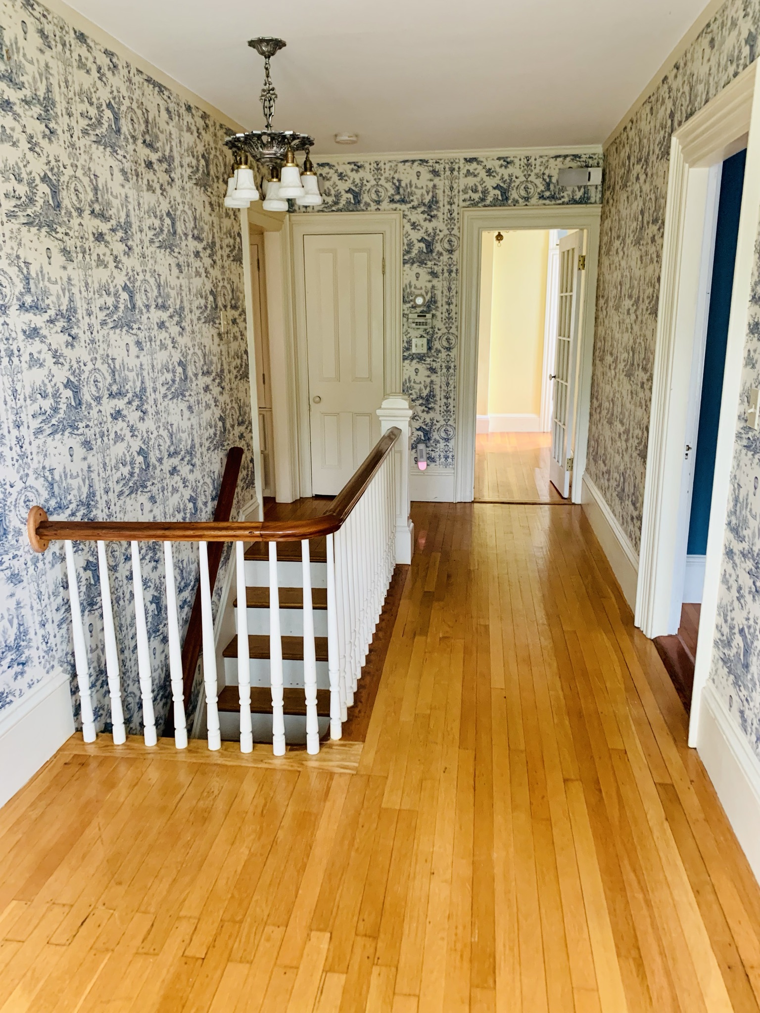 984 Chestnut St, Newton