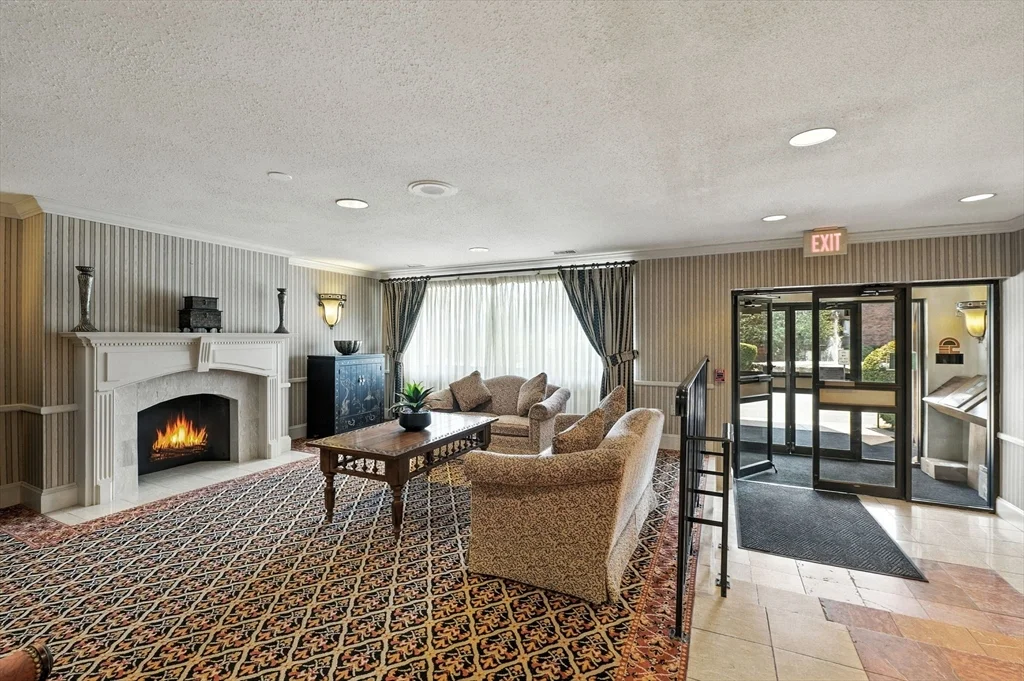 1006 Paradise Rd, Swampscott