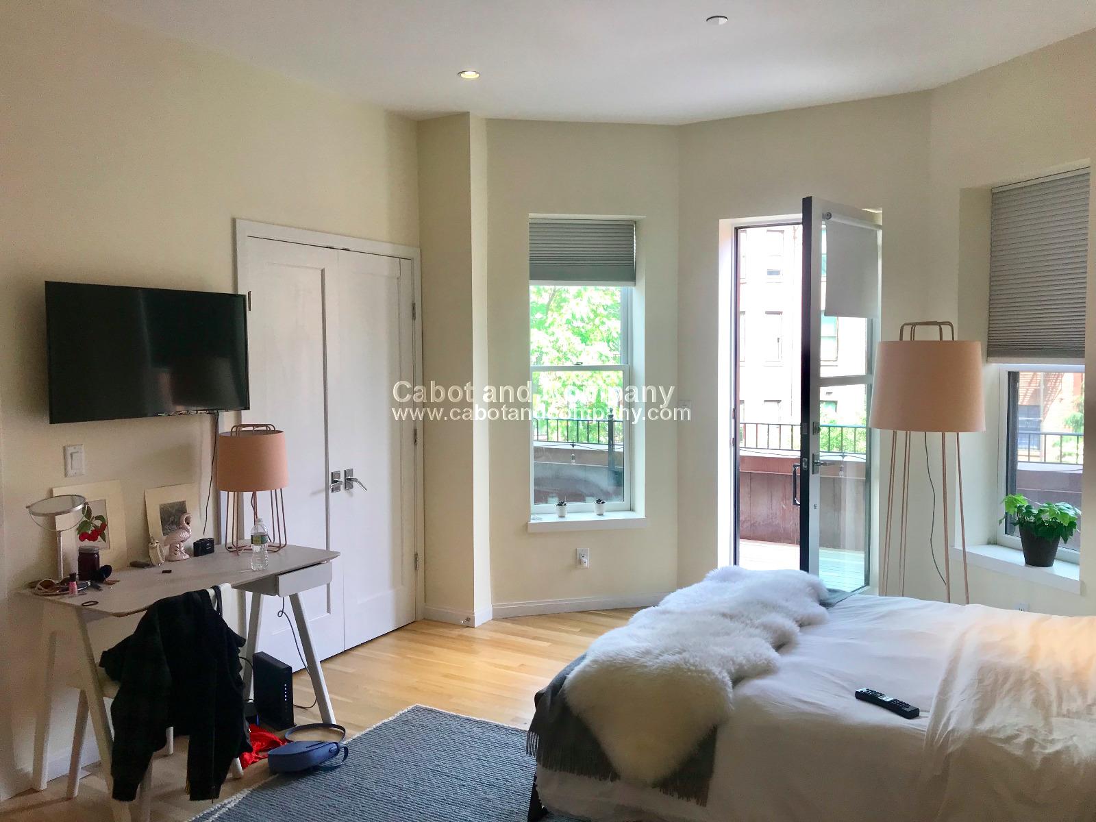 209 Newbury St, Back Bay