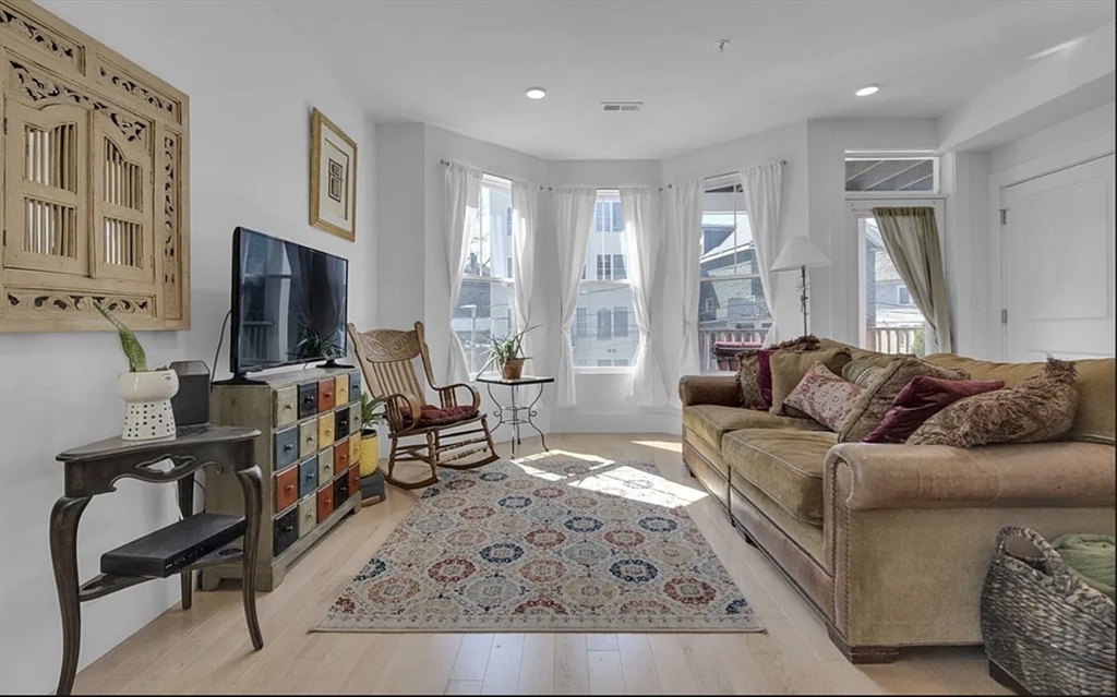 41 Woodville St, Roxbury