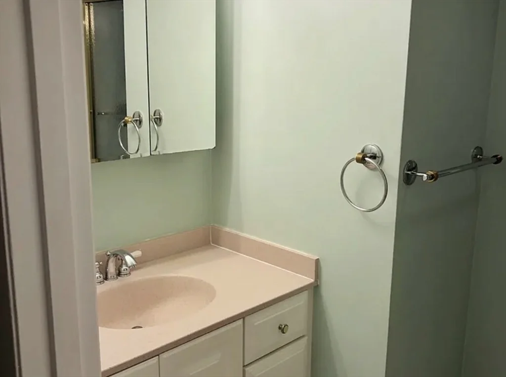 200 Falls Blvd, Quincy