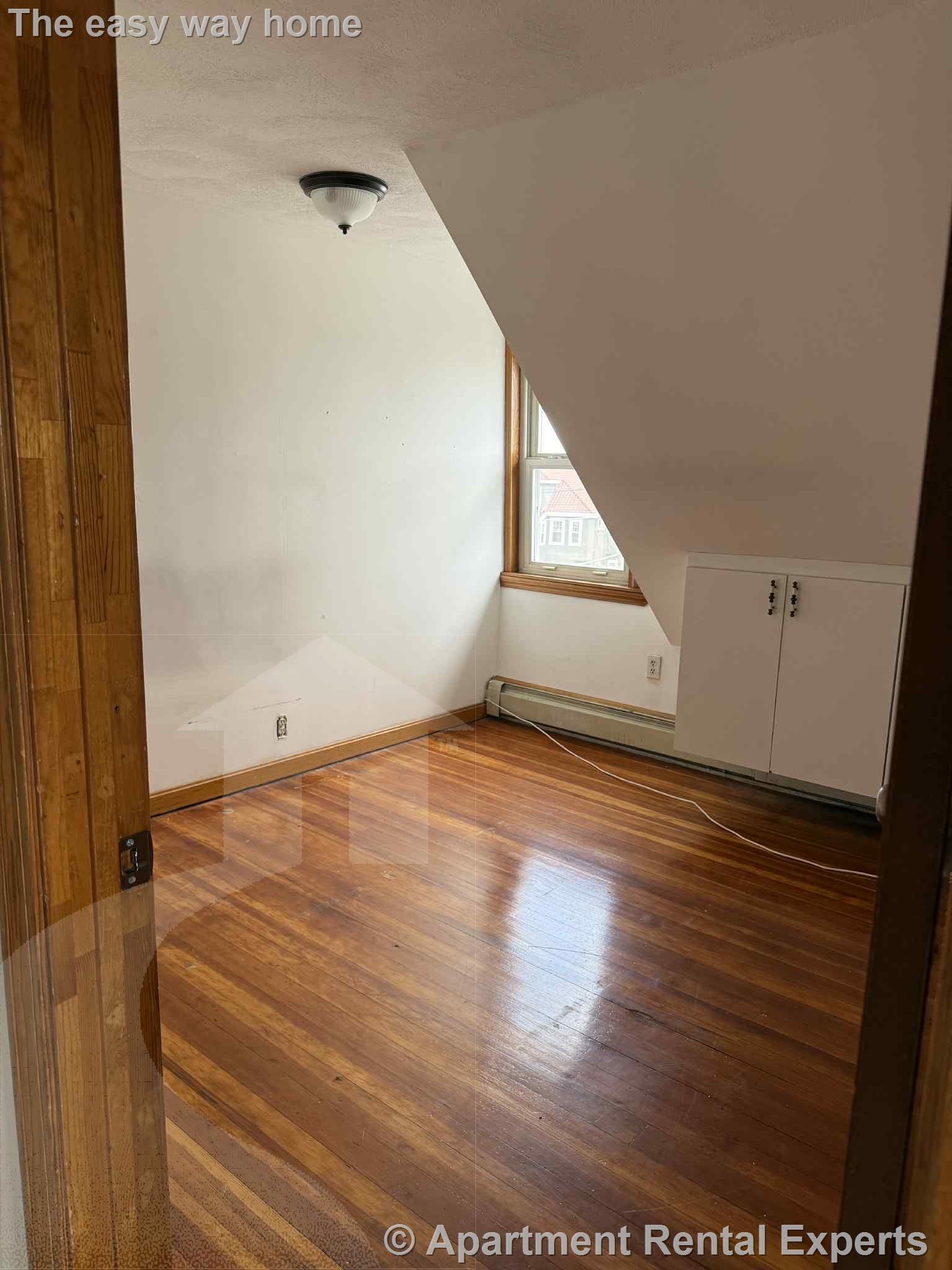 10 Windsor Rd, Tufts