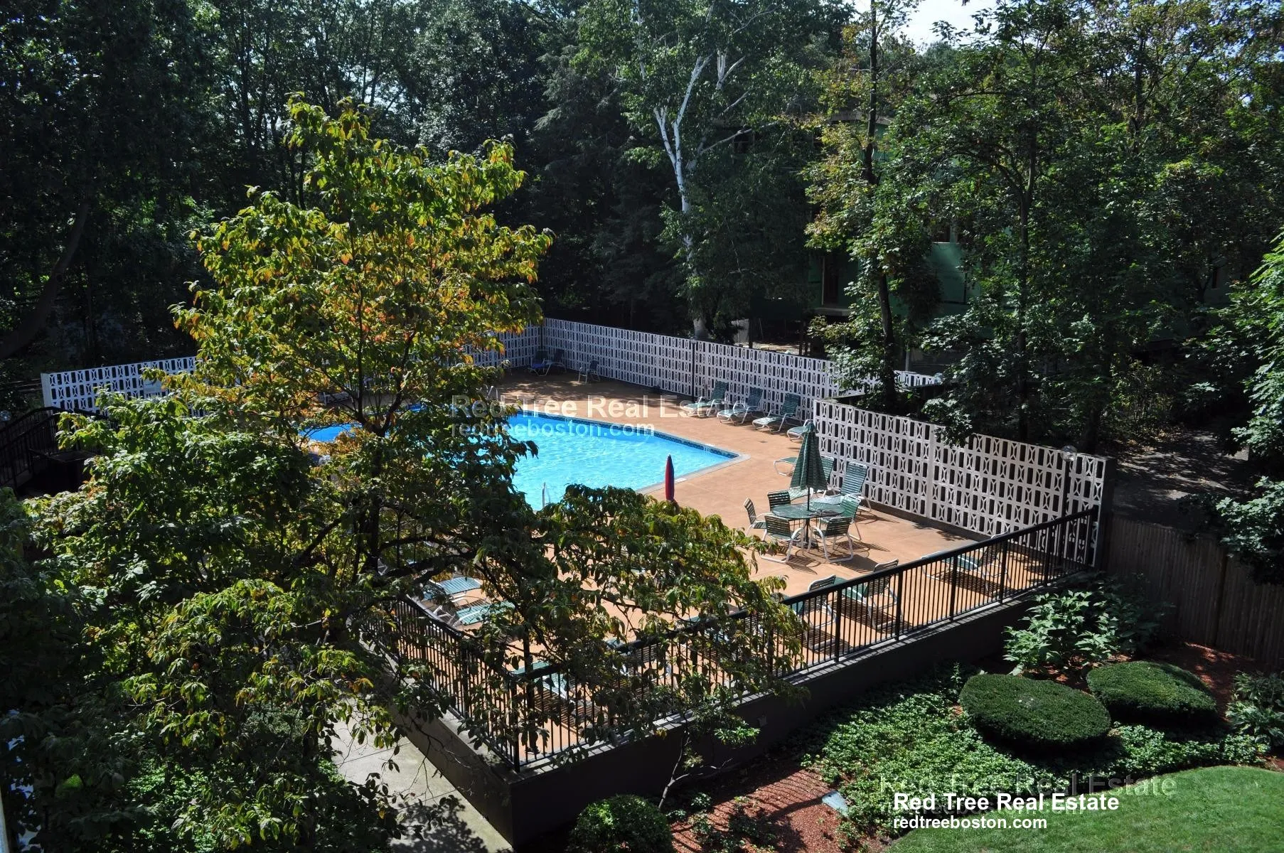 101 Monmouth Ct, Longwood