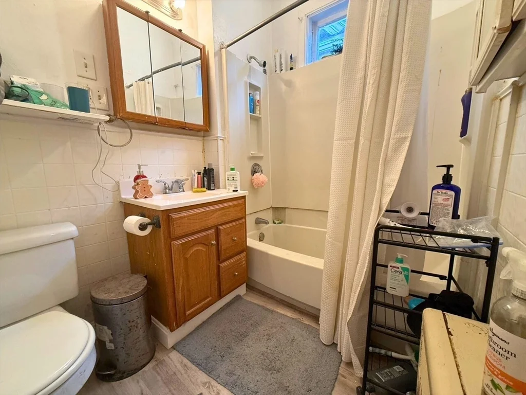 34 Cherokee, Mission Hill