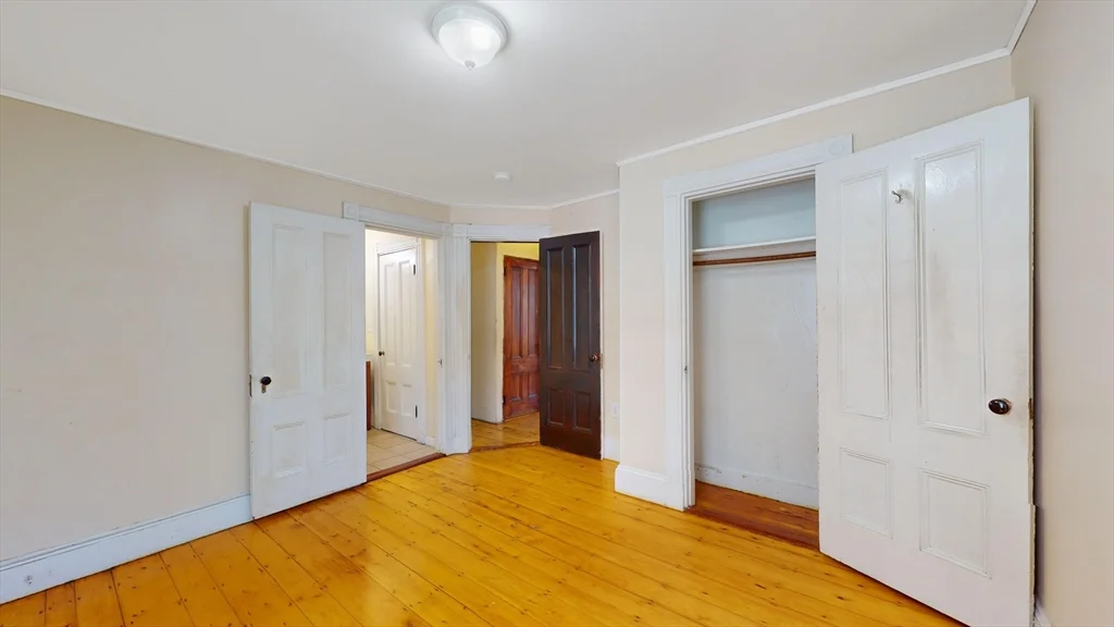 32 Thornton St, Roxbury