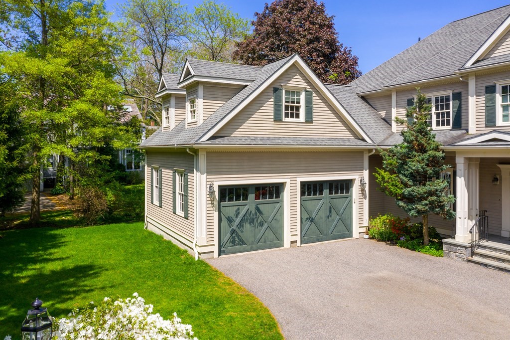 6 bed, 4+ bath apartment for rent at 750 Hammond St Unit 0, Chestnut Hill — photo 2 of 20