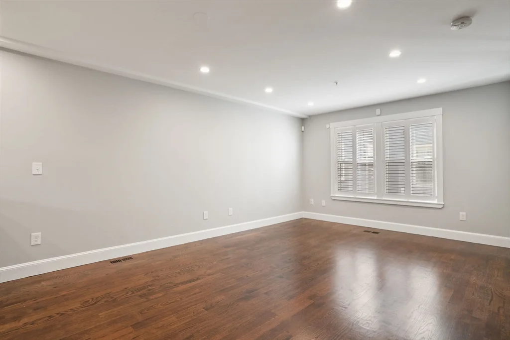 5 Atwood Sq, Jamaica Plain