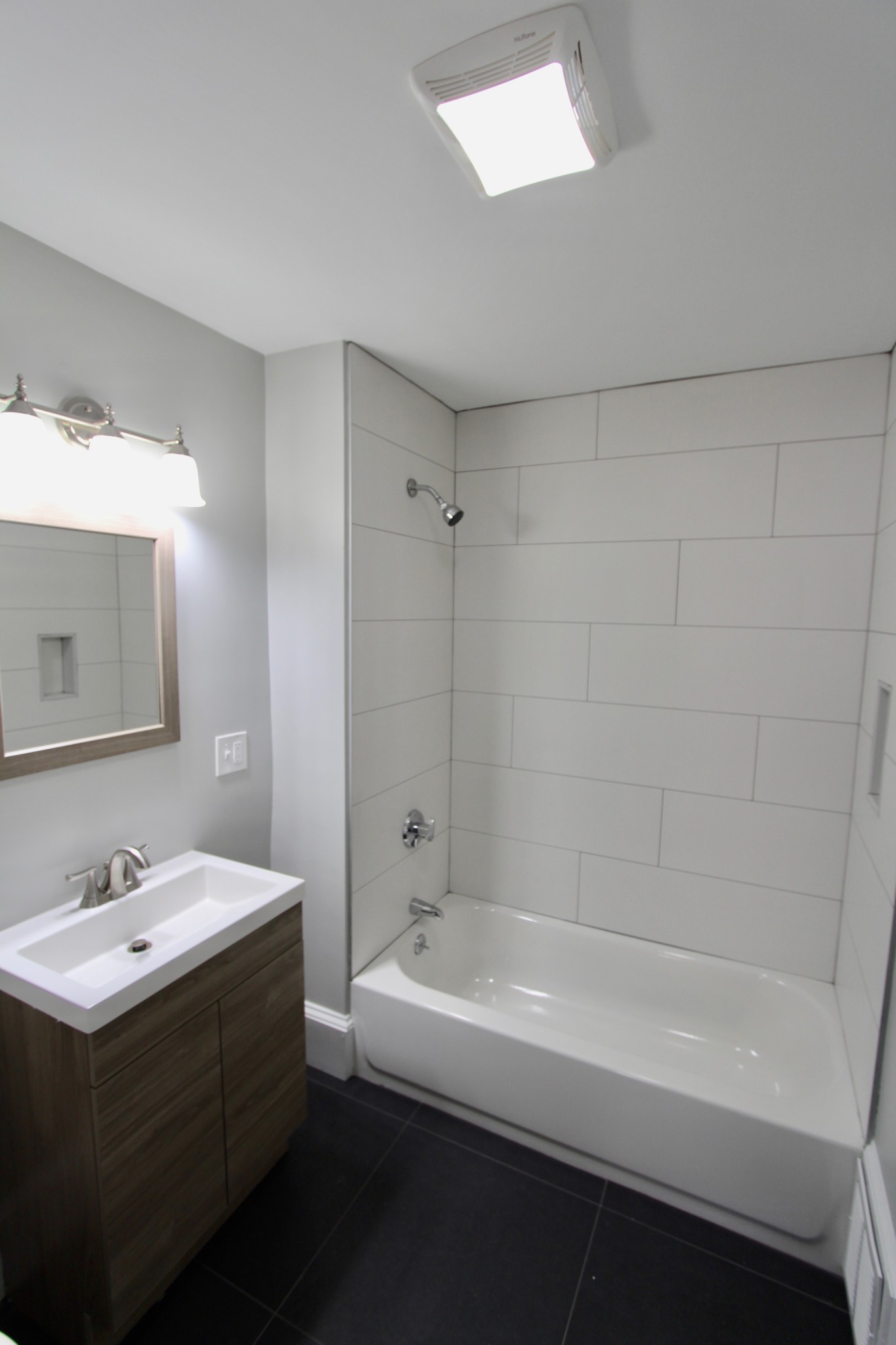 4 bed, 2 bath apartment for rent at 34 Russell St Unit A, Malden — photo 7 of 9