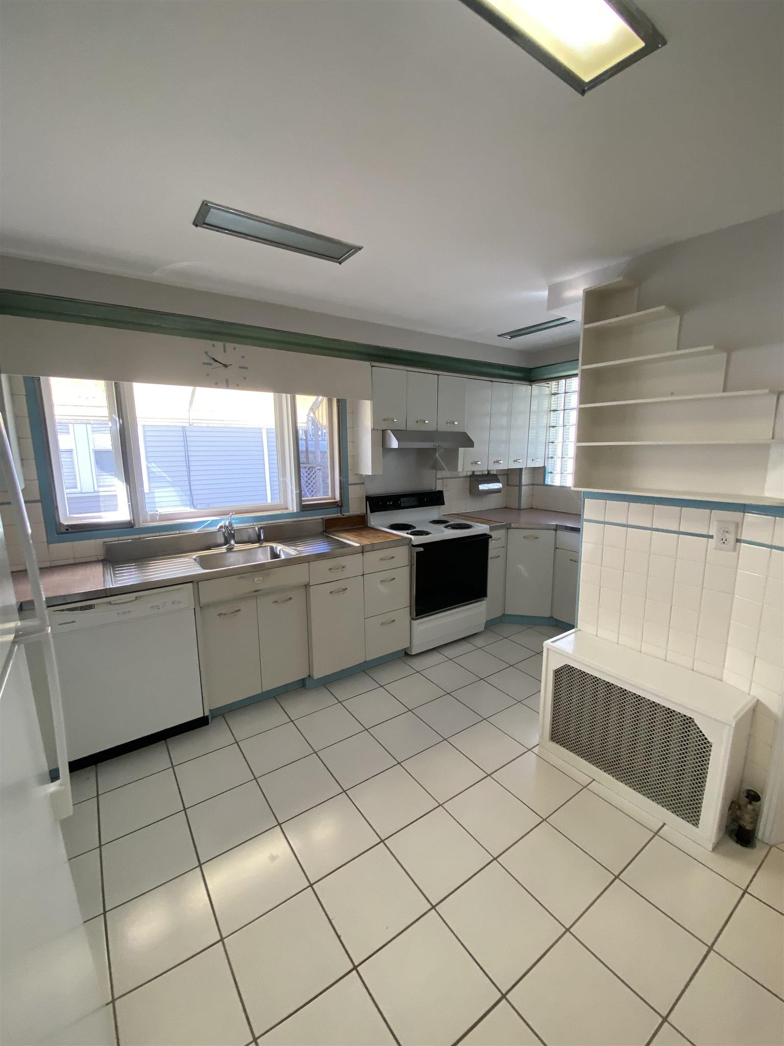 16 Alexander Ave, South Medford