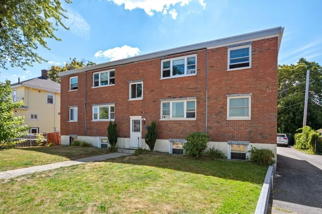 623 Quincy Shore Dr, North Quincy