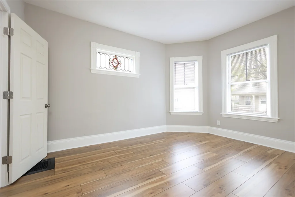 31 Graham St, Quincy