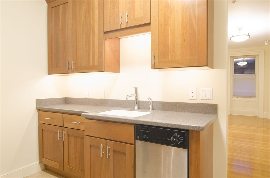 404 Marlborough St, Back Bay