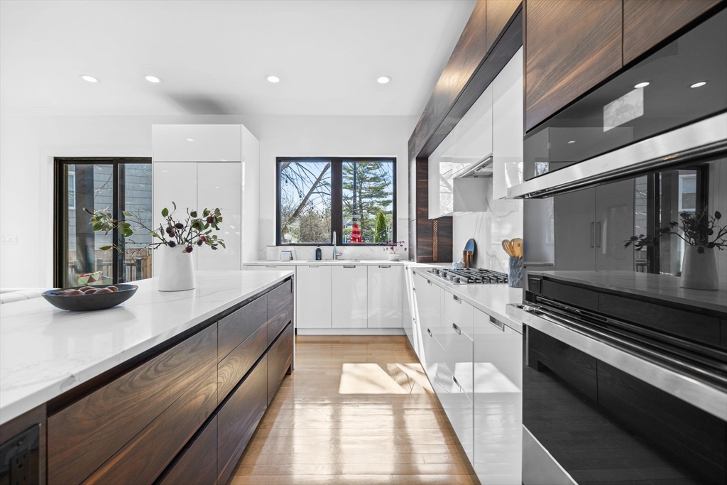 706 Saw Mill Brook Pkwy, Newton Center