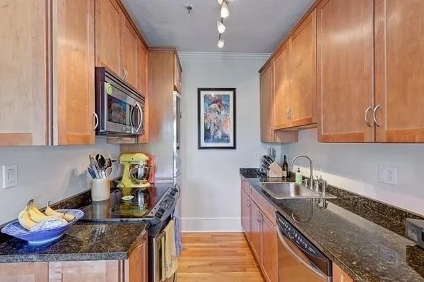 61 Park Dr, Fenway