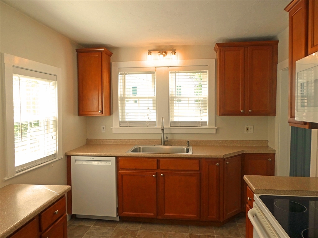 396 Pearl St, Brockton