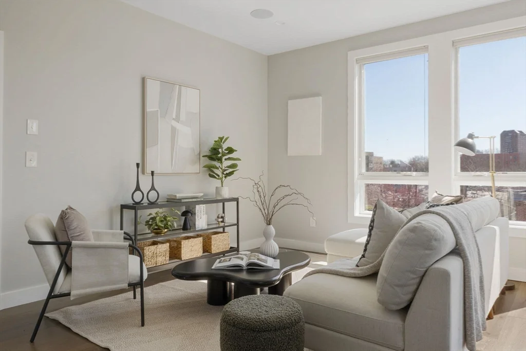 17 Chestnut Ave, Jamaica Plain