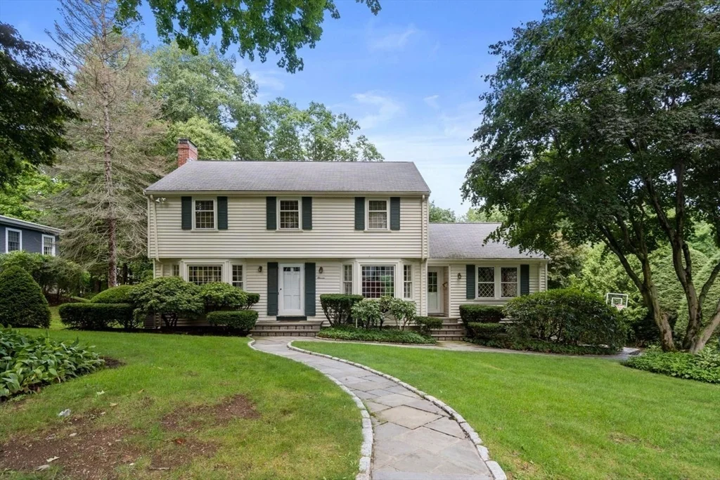11 Nantucket Rd, Wellesley