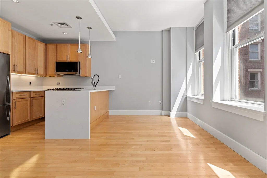 70 Lincoln, Downtown