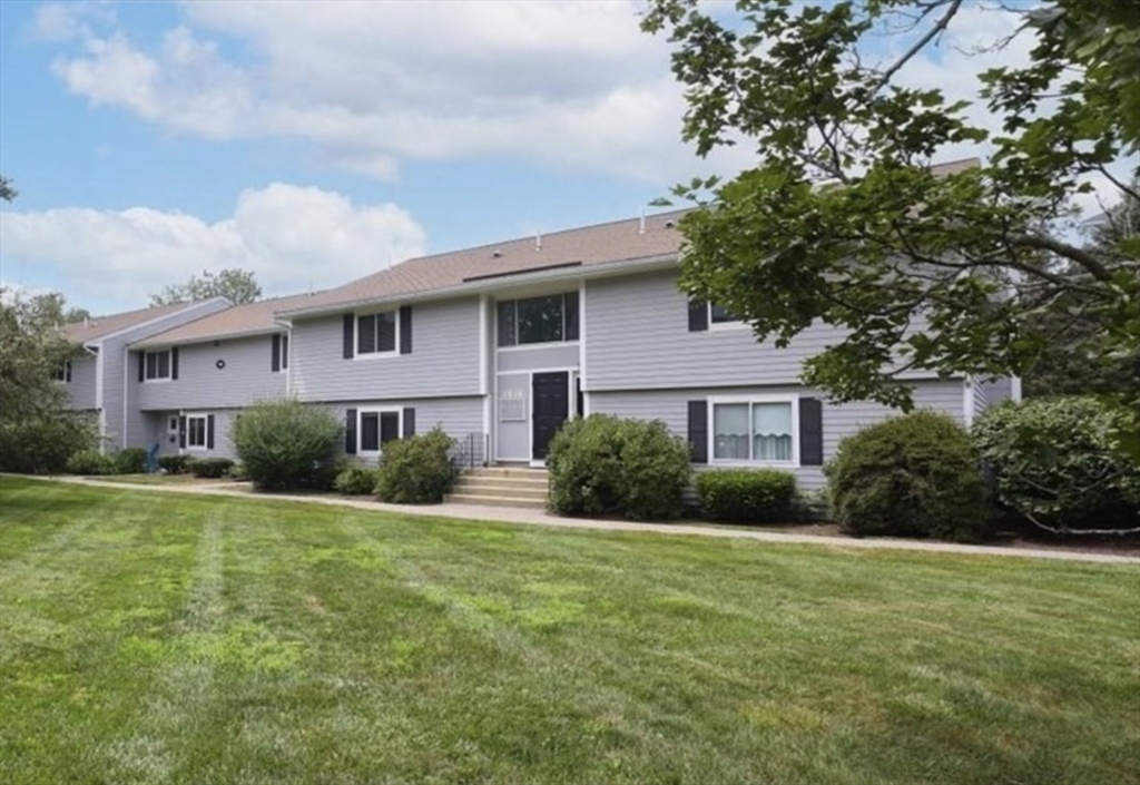 10 Beals Cove Rd, West Hingham