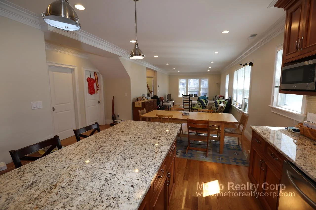 7 Acron Rd, Brookline Village