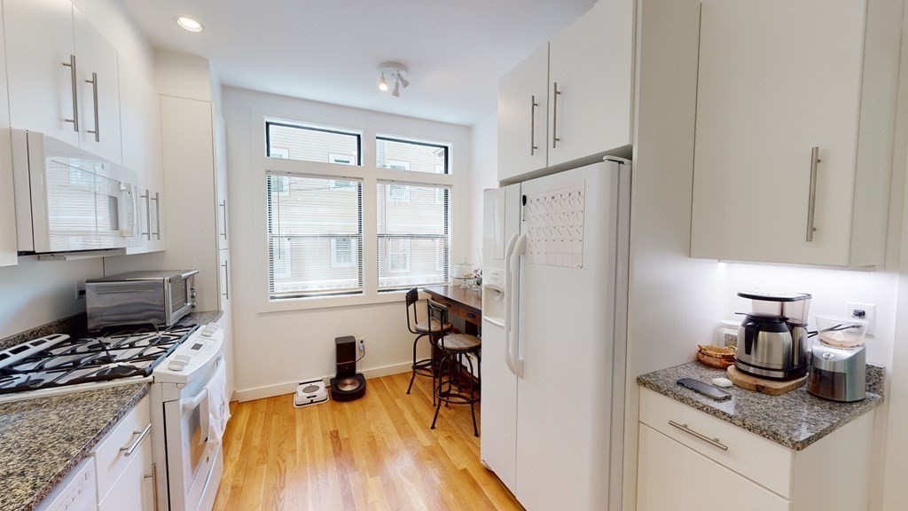 15 Roberts Rd, Harvard Square